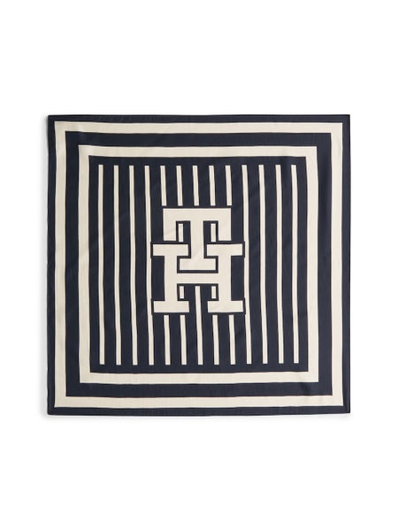 Elevated Chic Silk Square -huivi